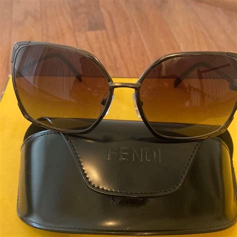 fendi fs5226 033 gunmetal square sunglasses|Fendi .